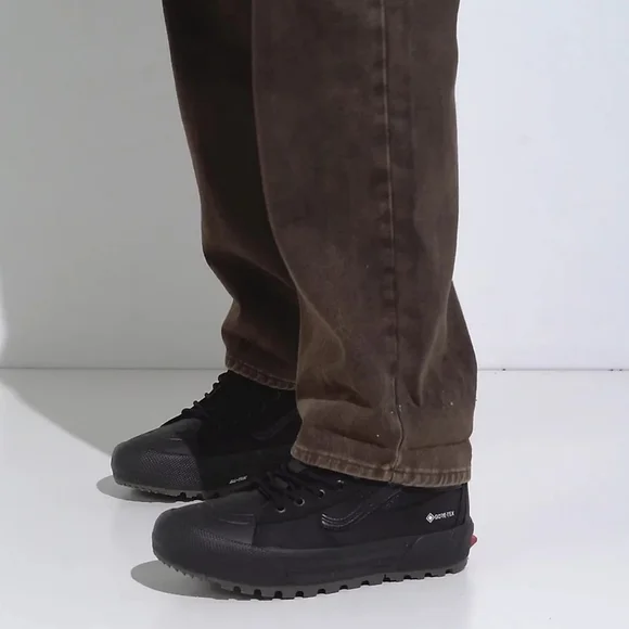 Women's VANS Sk8-Hi GORE-TEX MTE 'Blackout' - Picture 2 of 16